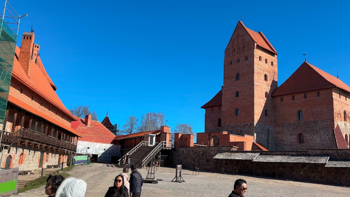 Kastil Pulau Trakai: Dari Benteng Perang Abad Pertengahan Jadi Spot Wisata Hits di Lithuania