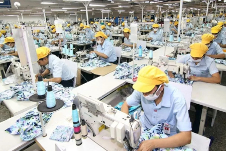 Kebijakan Tarif Trump Ancam PHK Massal Industri Tekstil DIY