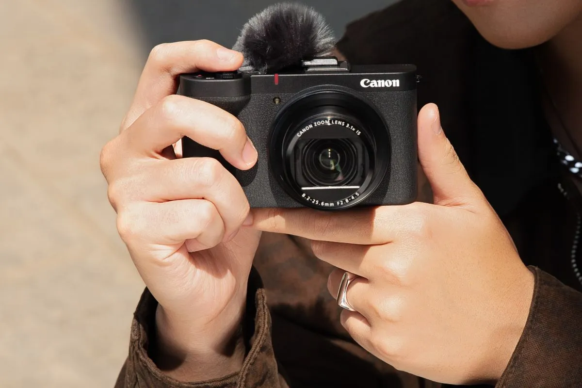 Khusus Pecinta Fotografi! Canon Luncurkan PowerShot V1, Kamera Saku Video-Sentris dengan Performa Tinggi