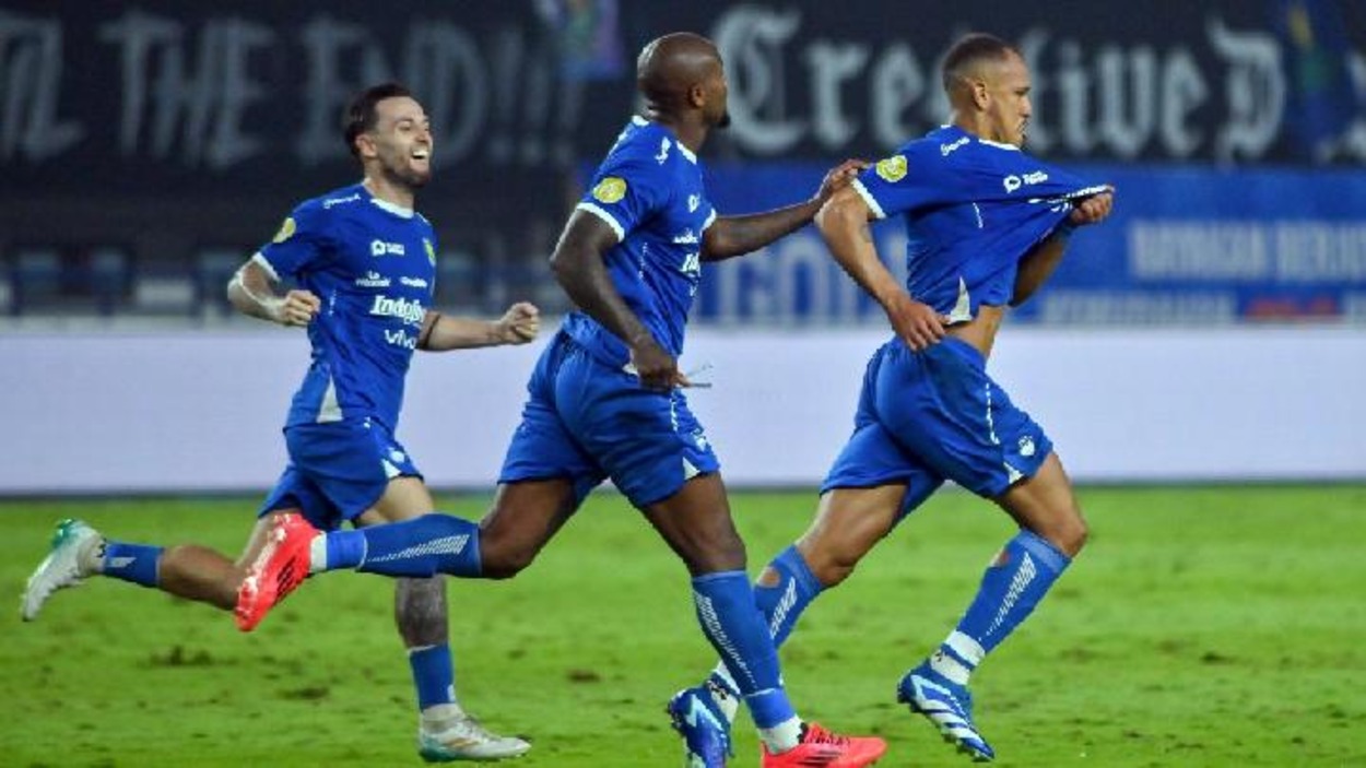 Liga 1 Makin Panas! Persib Kokoh, Dewa & Persebaya Siap Tikung
