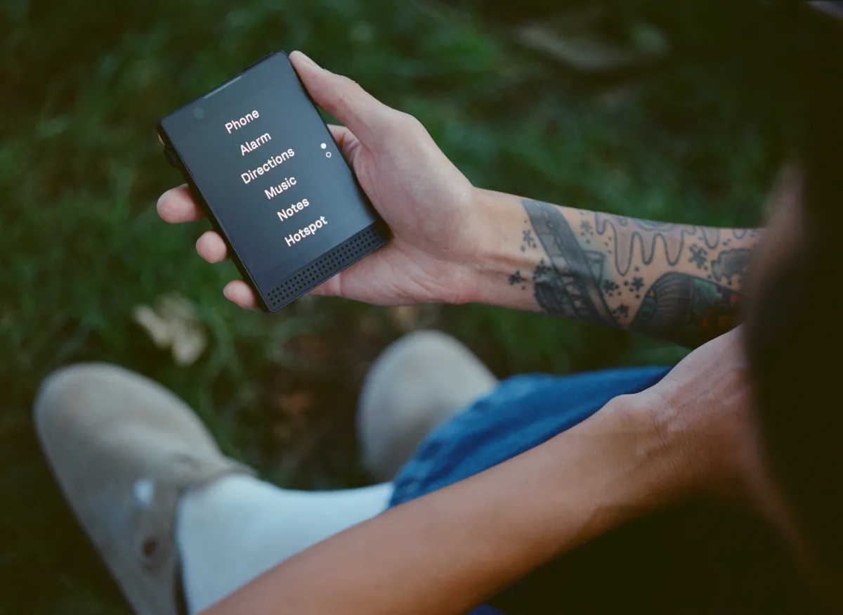 Light Phone III, Ponsel Minimalis dengan Layar AMOLED dan Fitur Baru yang Siap Diluncurkan!