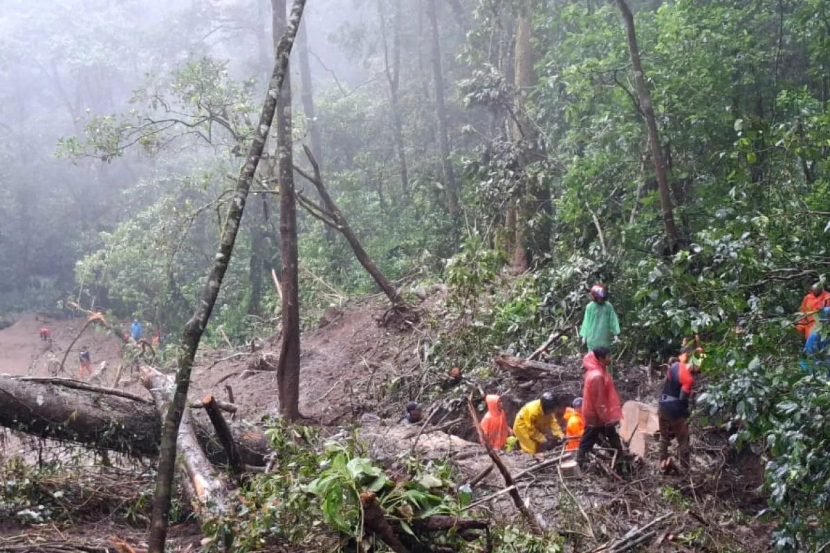 Longsor di Jalur Pacet-Cangar! Arus Kendaraan Dialihkan, Waspada Buat yang Mau ke Mojokerto