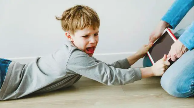 Masa Kecil Terancam Lenyap di Balik Layar Smartphone? Ini Fakta yang Bikin Merinding!