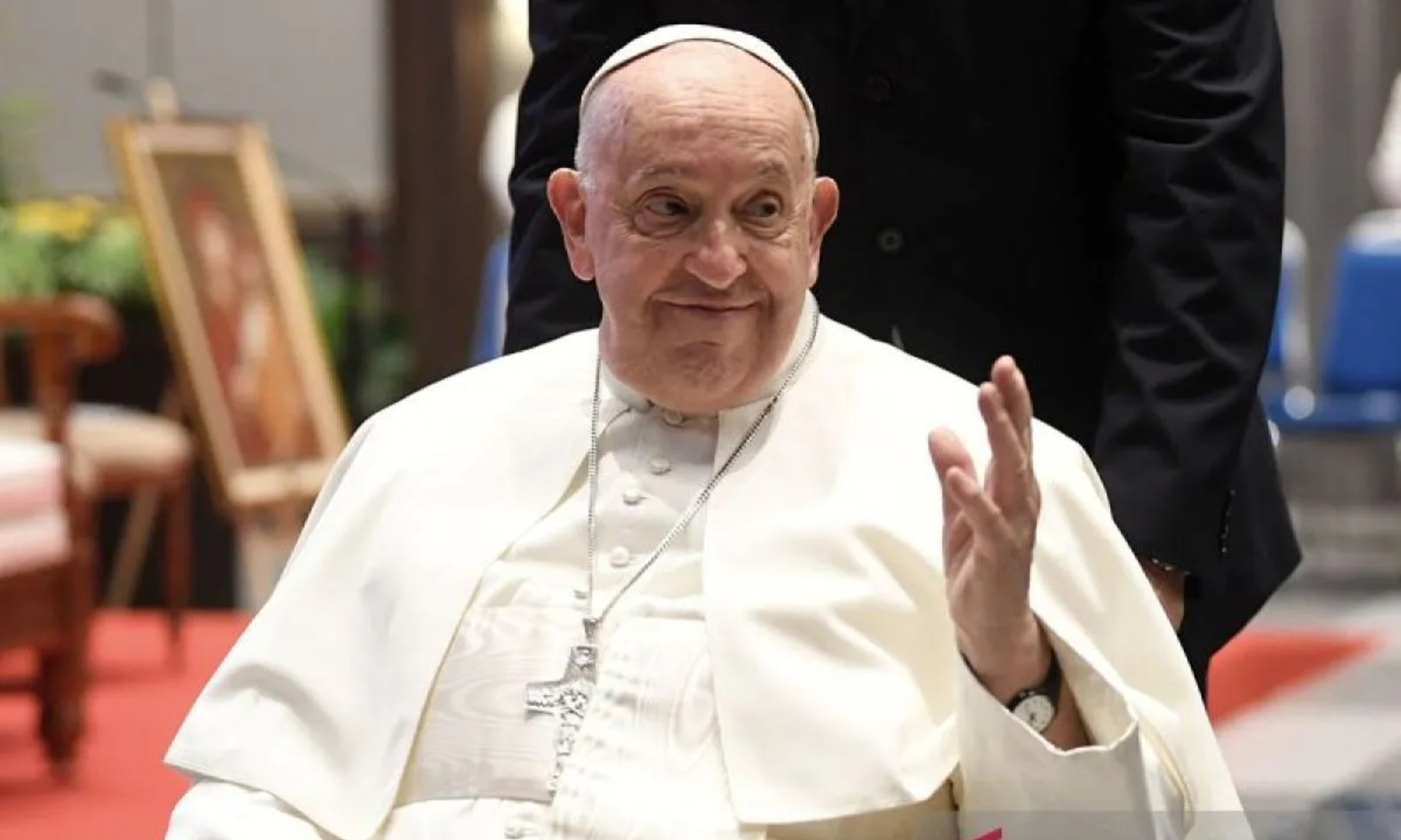 Misa Pemakaman Paus Fransiskus Digelar di Katedral Notre Dame, Ribuan Umat Hadir Beri Penghormatan