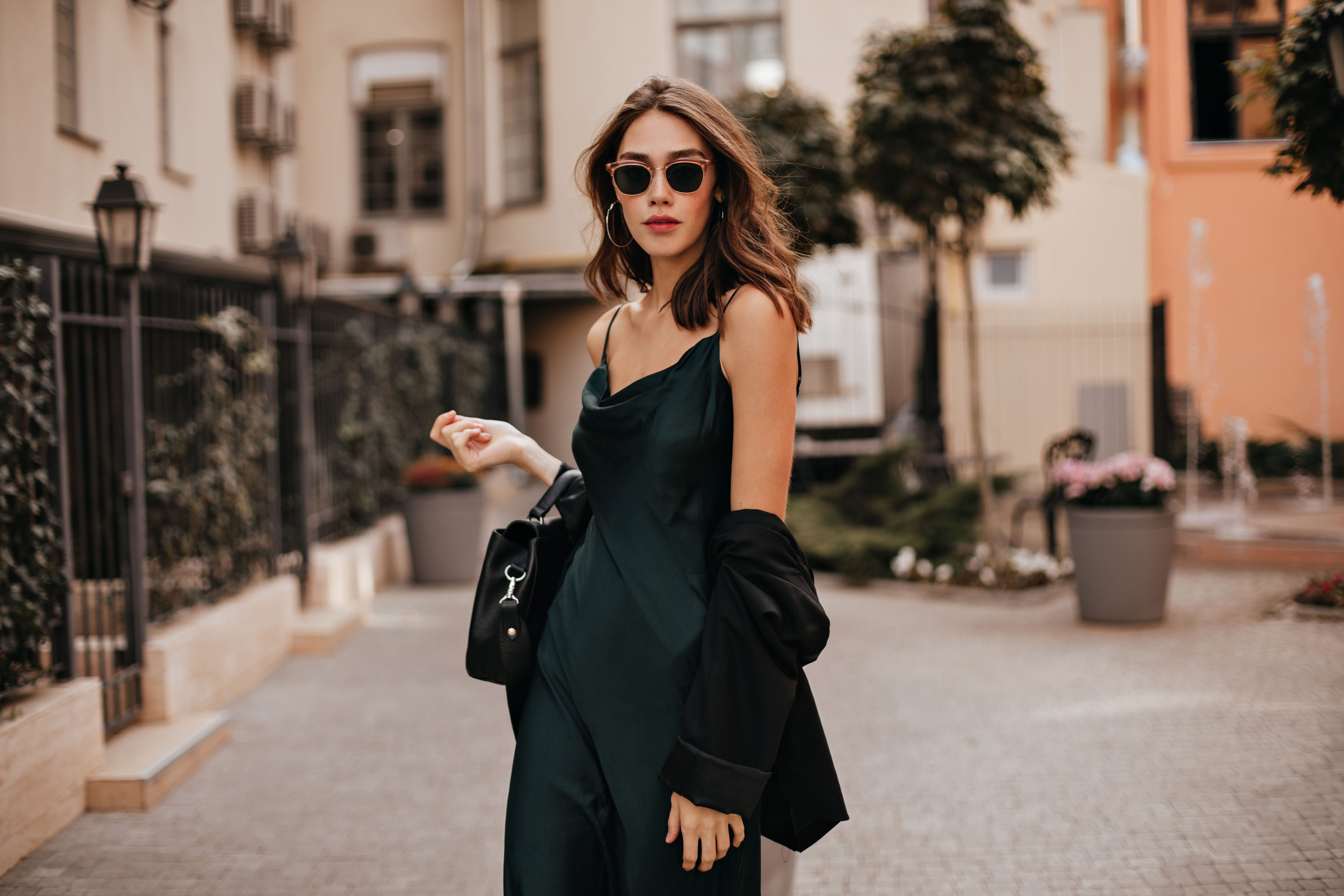 Ngaca! 10 Hal ini Gak Akan Dilakukan Wanita Elegan di Depan Umum