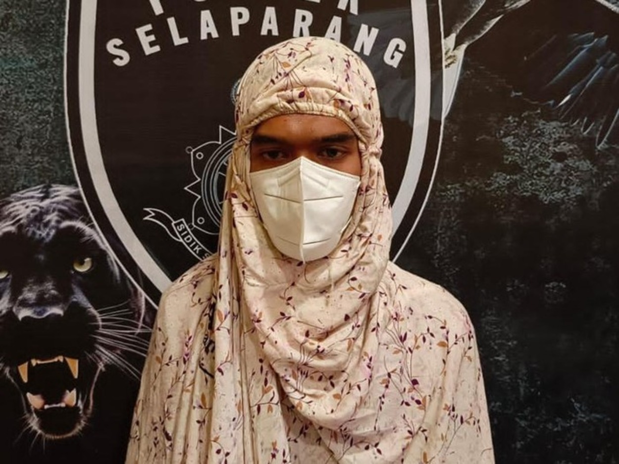 Ngaku Dengar Bisikan Gaib, Pria Nyamar Pakai Mukena Masuk Shaf Perempuan di Masjid NTB
