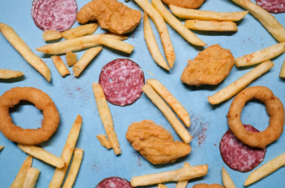 Ngeri! Ternyata Makanan Ultra-Proses Bisa Bikin Mental Kamu Drop, Ini Penjelasannya