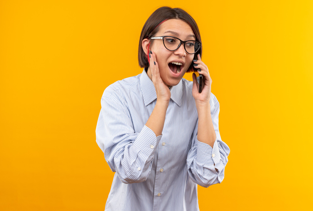 Obrolan Seru Sama Pacar Lewat Telepon: 10 Topik Ini Bikin Hubungan Makin Lengket!