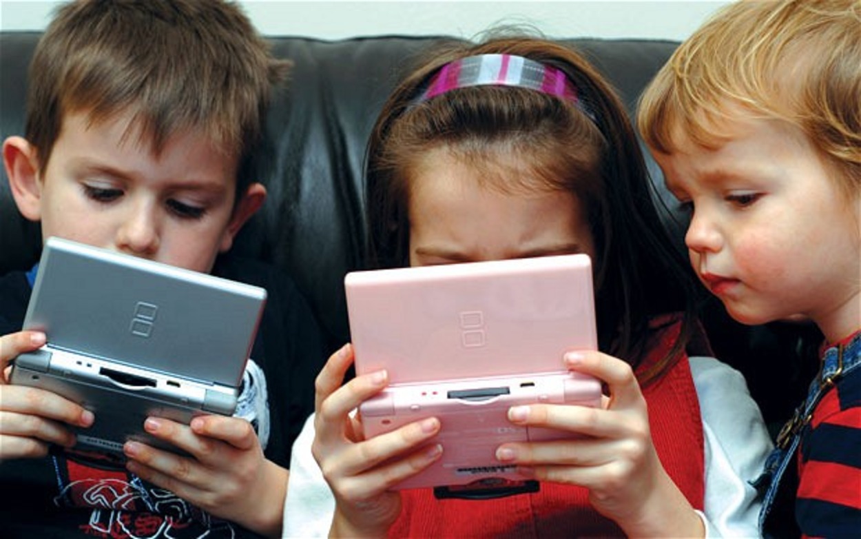 Orang Tua Wajib Tahu! Paparan Gadget Bisa Bikin Anak Alami Autisme Virtual