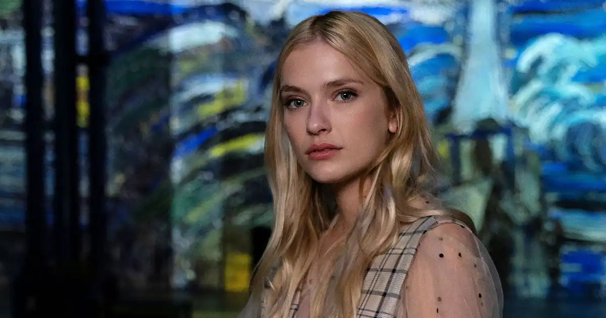 Pamit dari Series 'Emily in Paris', Camille Razat Ungkap Alasannya!