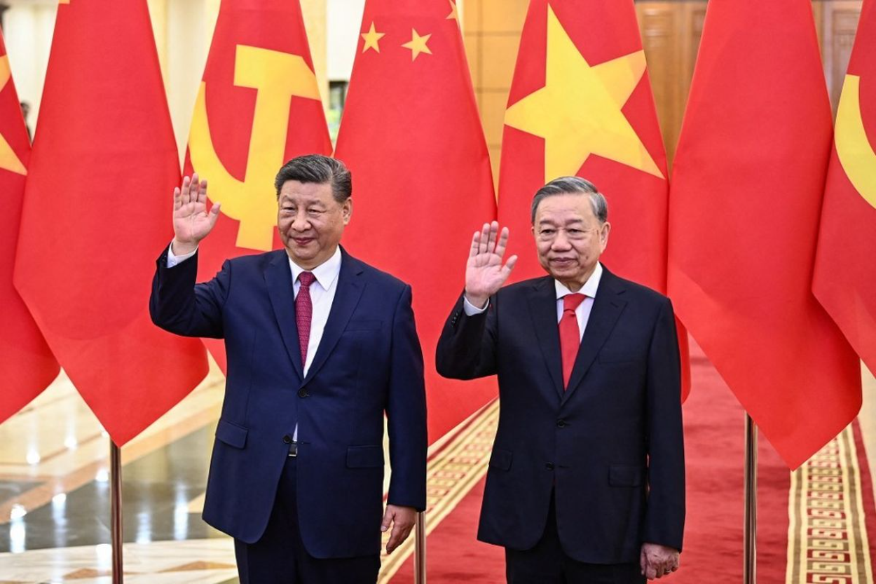 Perang Dagang Memanas, Trump: "Xi Jinping Berkunjung ke Vietnam untuk Mencari Cara Mengakali AS"
