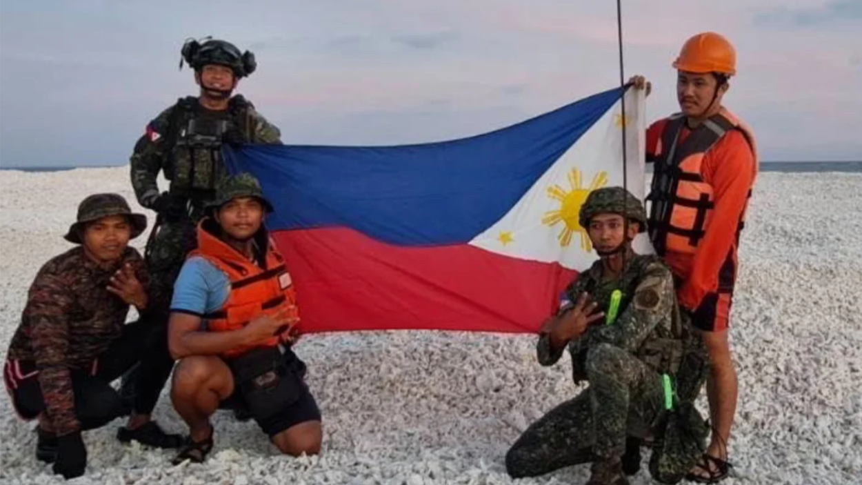 Persaingan Terbuka! China dan Filipina Pamerkan Bendera di Laut China Selatan