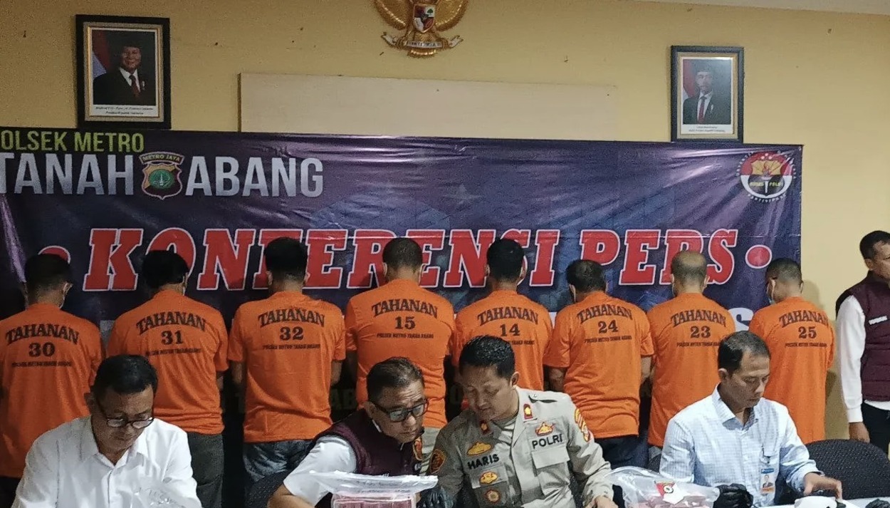 Plot Twist KRL Tanah Abang: Tas Ketinggalan Isinya Uang Palsu Ratusan Juta Berujung Penangkapan