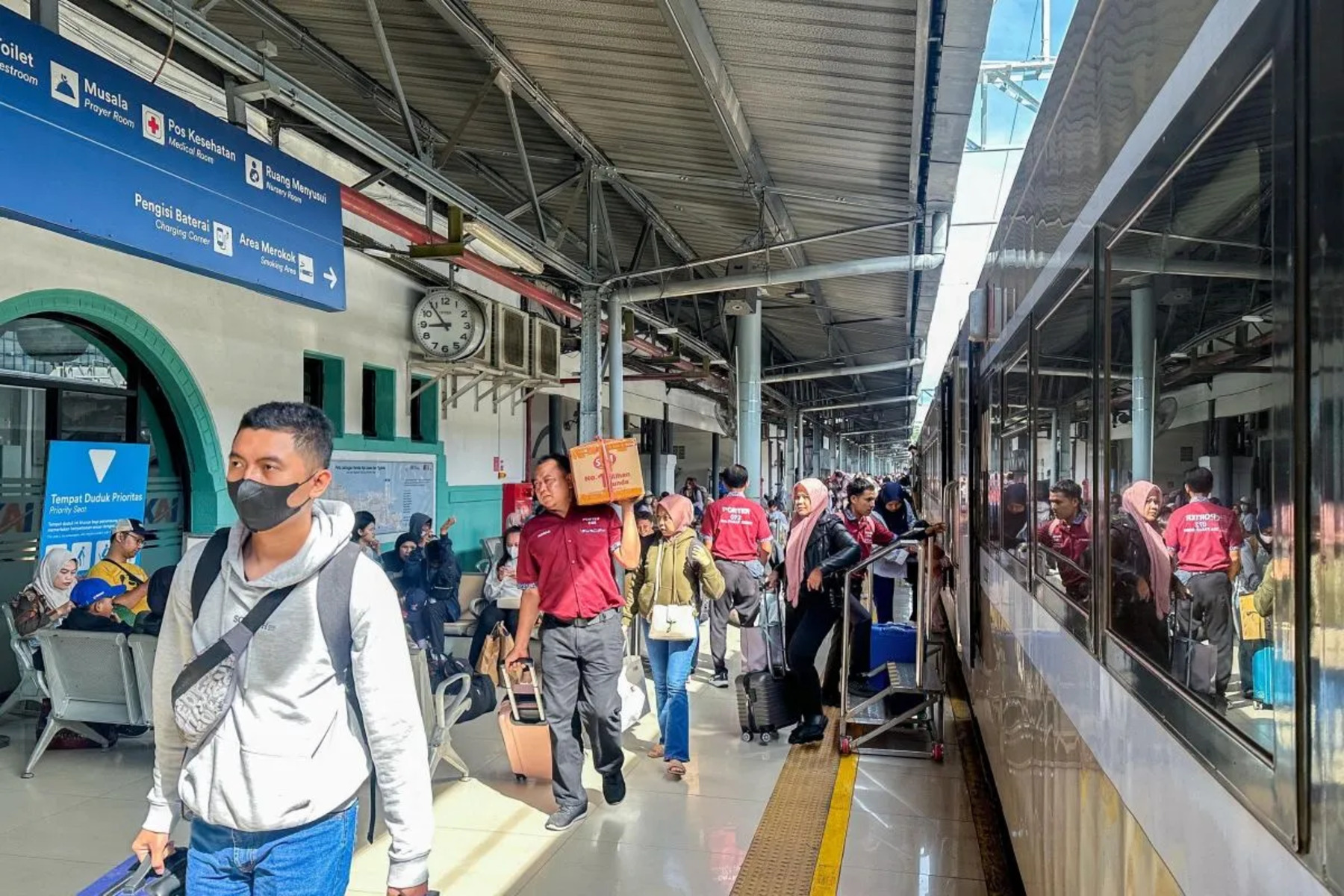 PT KAI Daop 1 Jakarta Operasikan 35 KA Tambahan untuk Libur Paskah 2025