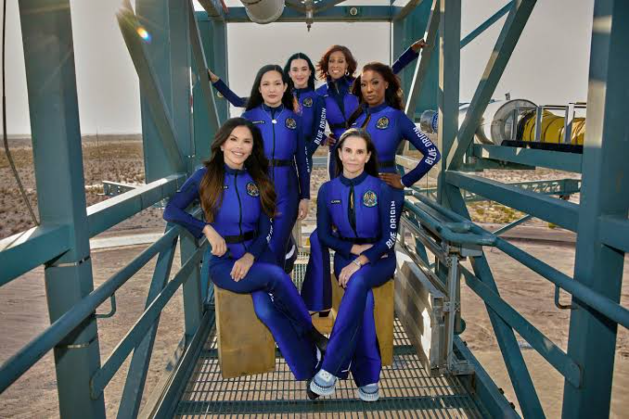 Selebriti Kritis Peluncuran Roket Perempuan Blue Origin: "Prioritas Dunia Dipertanyakan"