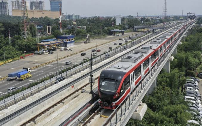 Spesial Hari Kartini, Perempuan Jakarta Bisa Naik Transportasi Umum Gratis!