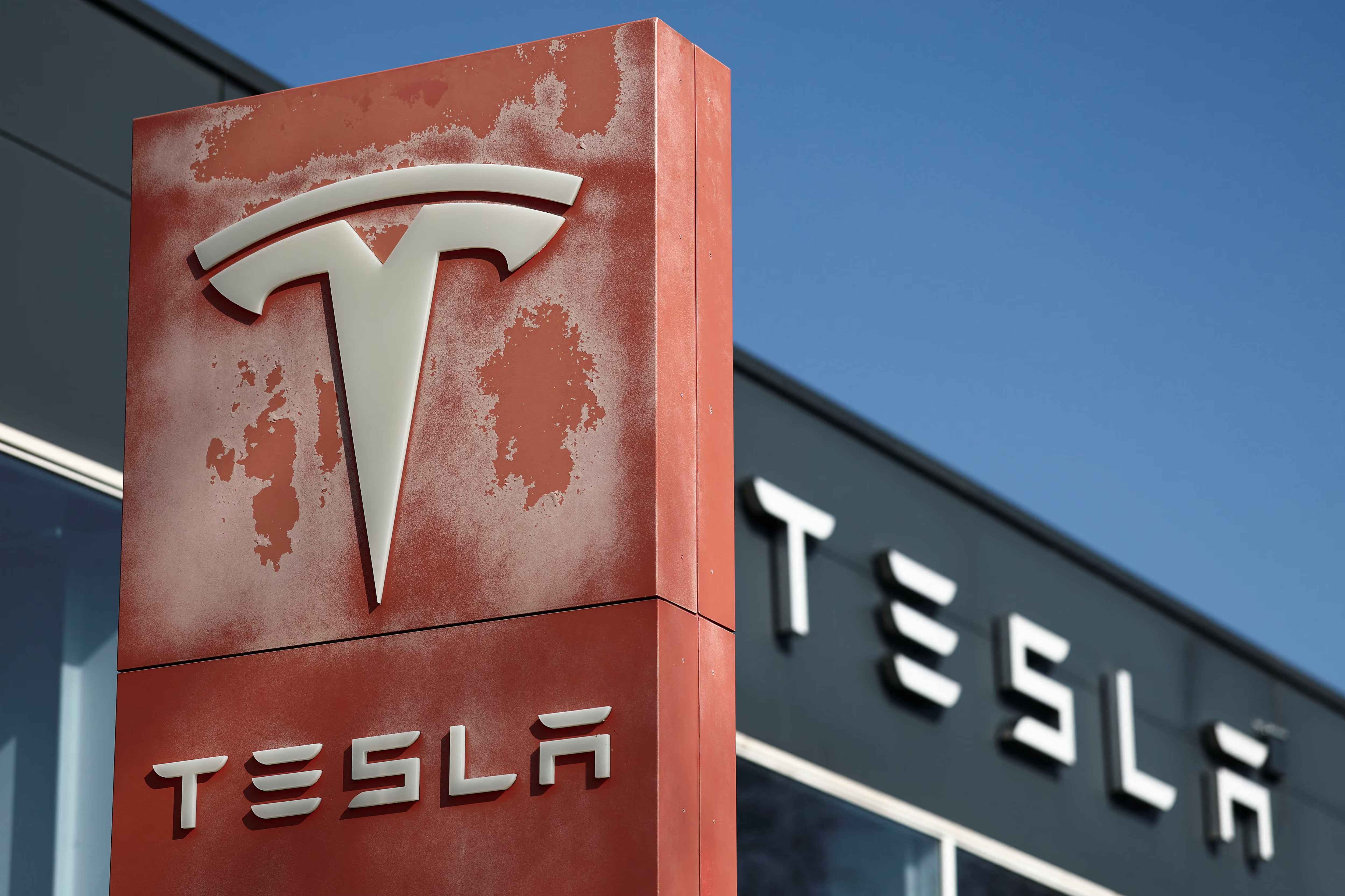 Tesla Hentikan Penjualan Model S dan X di Tiongkok, Fokus pada Produksi Lokal