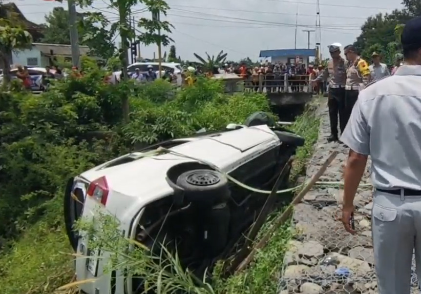 Tragedi Mudik! Mobil Pemudik Ditabrak Kereta di Sukoharjo, 4 Orang Meninggal Dunia