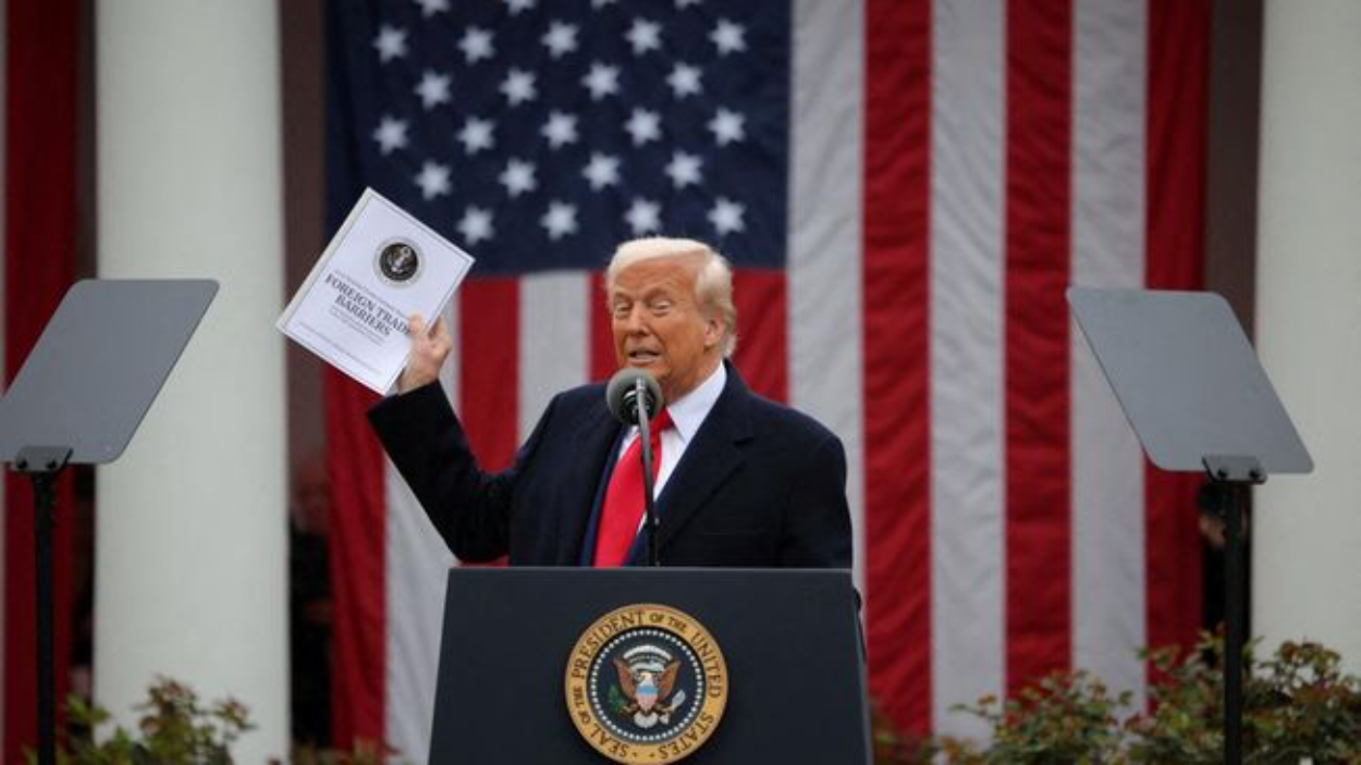 Trump Resmi Berlakukan Tarif 104% atas Barang Tiongkok, Picu Ketegangan Perdagangan Global