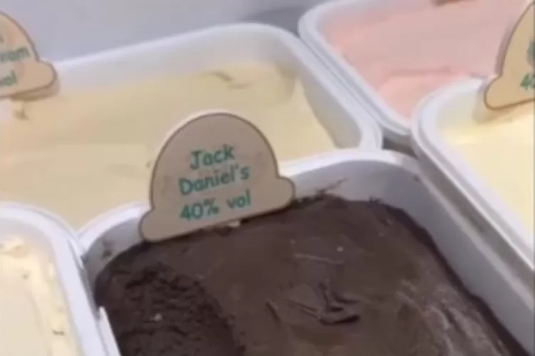 Viral Video Influencer Bongkar Es Krim Beralkohol 40 Persen di Surabaya, Bikin Geram Netizen!