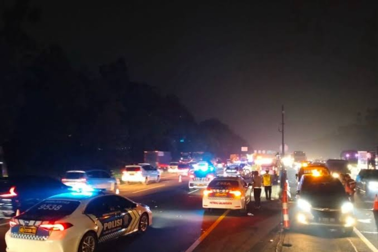 Wajib Tahu! Cara Aman Bawa Mobil di Tol Saat Langit Udah Gelap
