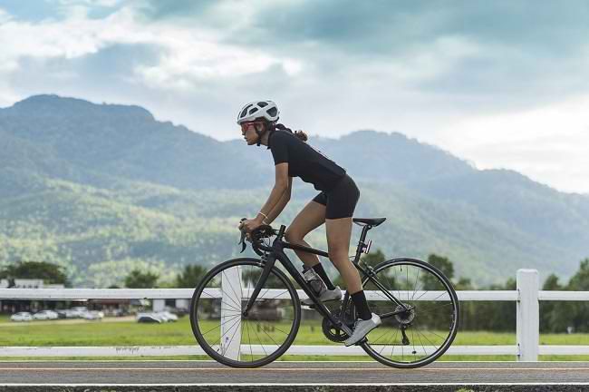 Wajib Tahu! Ini 5 Perlengkapan Gowes Biar Makin Aman, Nyaman, dan Kalcer