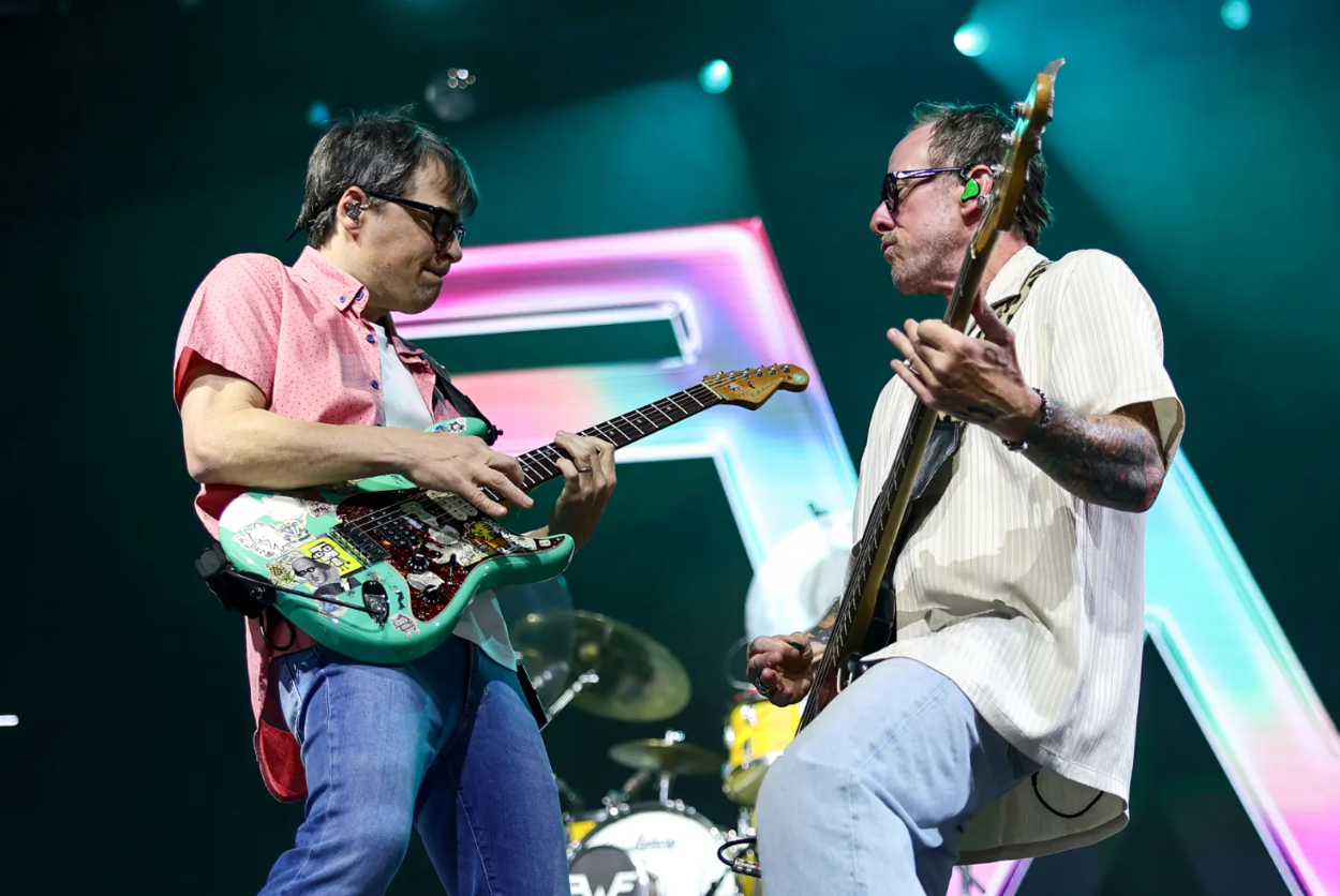 Weezer Siapkan Film Misterius Usai Tampil Mengejutkan di Coachella 2025