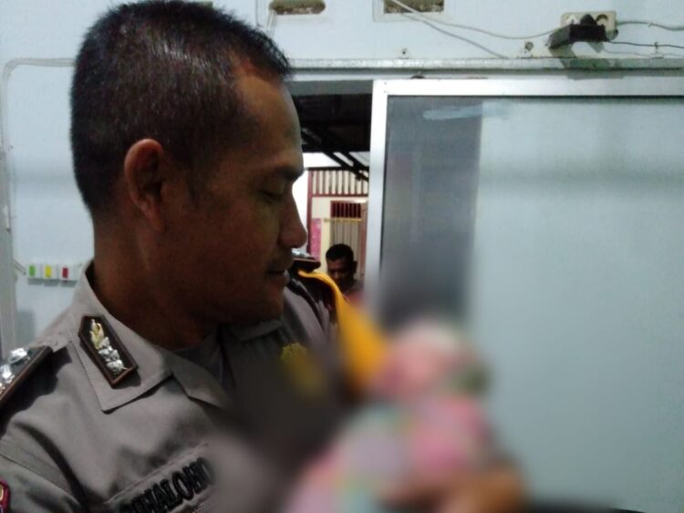 Dengar Suara Tangisan, Ternyata Ada Bayi di Teras Musholla