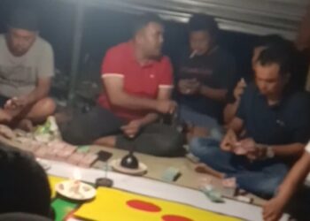 Taruhan Uang, Dadu Putar Buka di Tepi Jalan Umum Nagori Cingkes