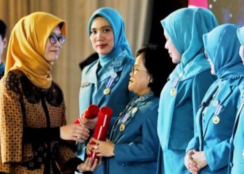 Geger: Ketua TP PKK Kabupaten Simalungun Terima Penghargaan Manggala Karya Kencana