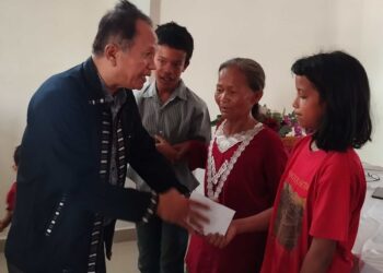 Serahkan Tali Asih kepada 34 Putra – Putri masuk PTN, Risbon:  PPTSB Bukan Hanya Ngurusi Adat