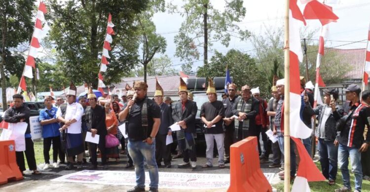 KPU Simalungun Disomasi dan Didemo, Dipicu Status pada WA Oknum Komisioner