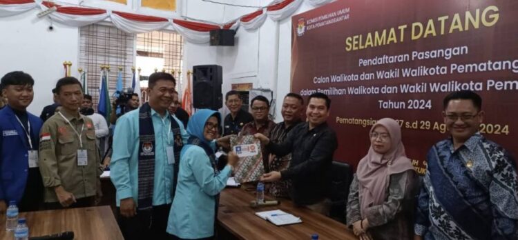 Susanti-Ronald Tampubolon, Pertama Daftar ke KPUD Siantar