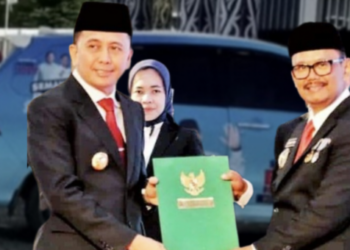 Plt Bupati Simalungun, di Ruang Kerja Bertemu Oknum Tim Pemenangan Cabup