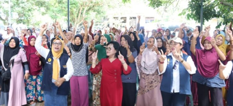 Lanjutkan Pembangunan, Yok….Kaum Ibu Doakan RHS-AZI Menang di Pilkada 2024