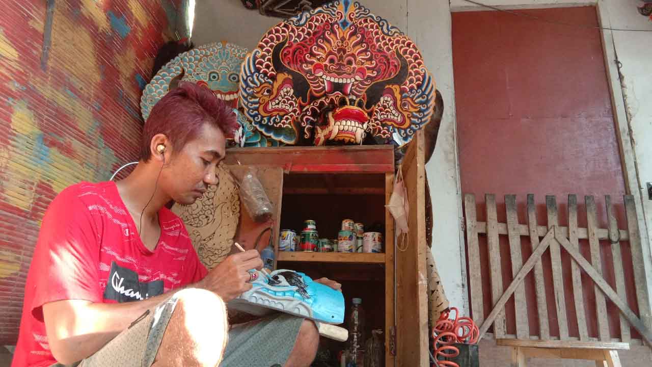 Tembus Pasar Luar Jawa, Seniman Asal Trenggalek Tekuni Kerajinan Barongan
