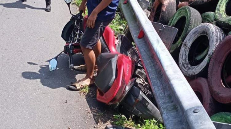 Rem Motor Blong, Dua Warga Nganjuk Tabrak Pembatas Jalan Leter S Munjungan