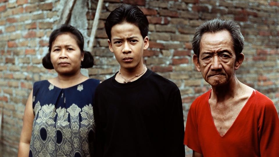 Dari kiri: Sumini, Budi, Mudakir, keluarga korban tragedi 1965, dalam film 40 Years of Silence An Indonesian Tragedy.