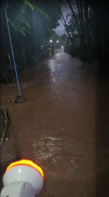 Banjir di Desa Senden dekat Pasar Kambing