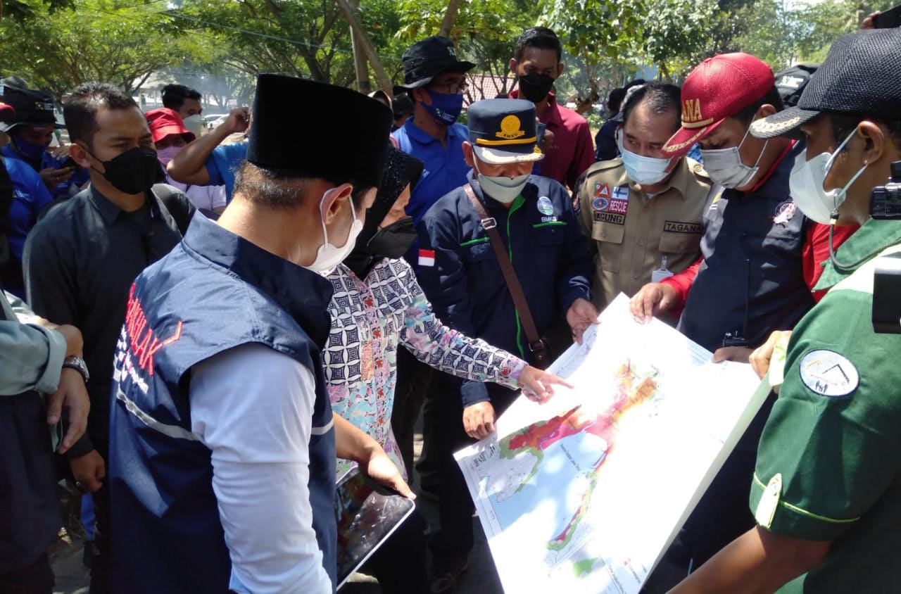 BMKG Ingatkan Potensi Tsunami di Selatan Jawa Timur, Mensos Risma Siapkan Lumbung Sosial di Trenggalek