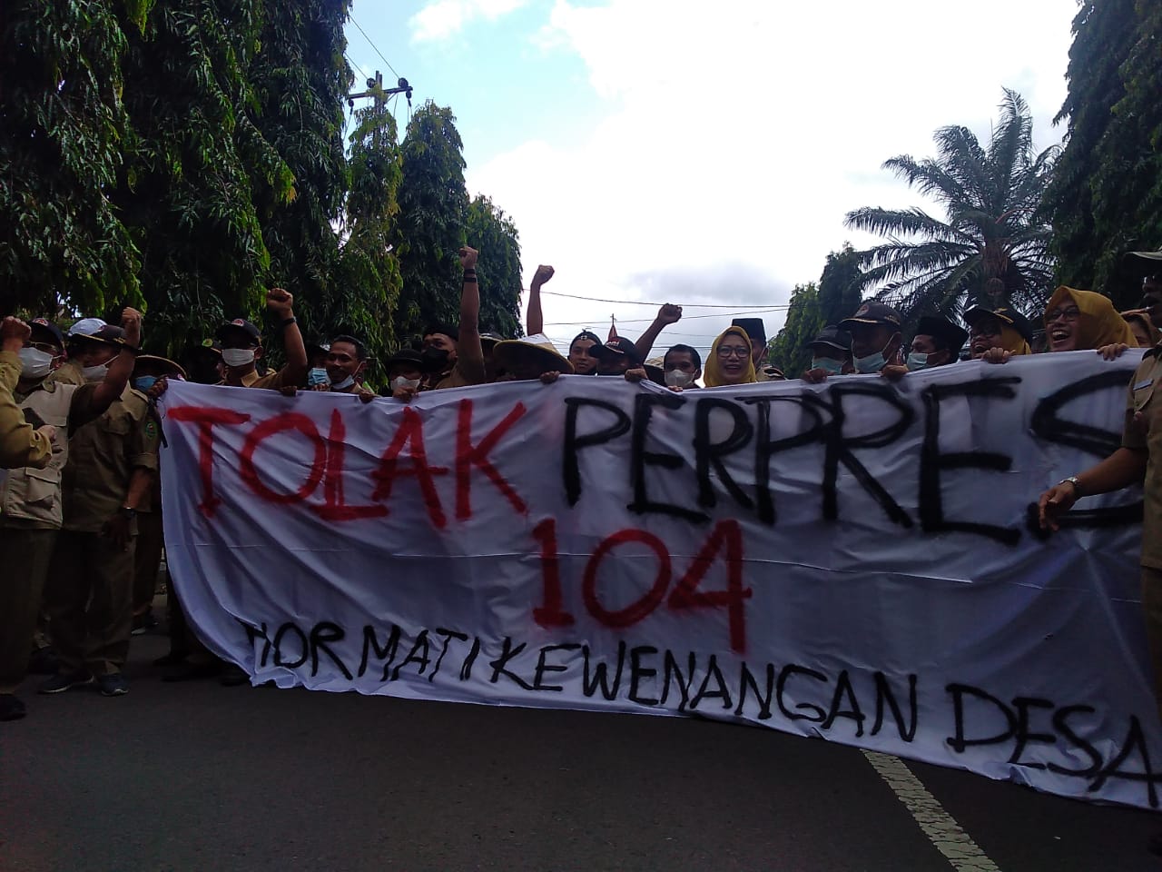Para Pejabat Desa Yang Sedang Demo Penolakan Perpres 104 Tahun 2021