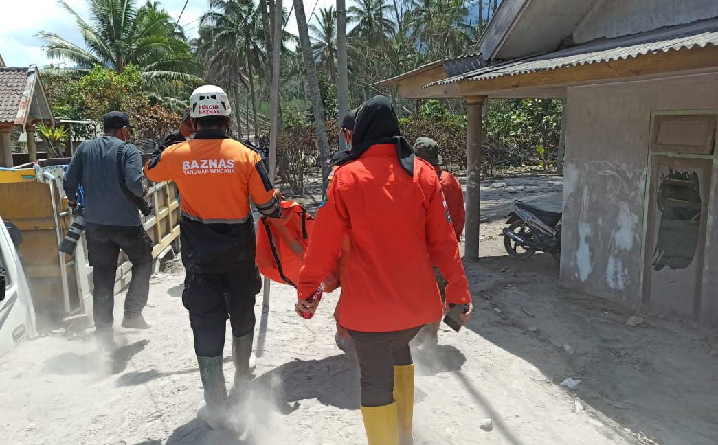 Cerita Relawan Baznas Trenggalek saat Evakuasi Korban Erupsi Gunung Semeru