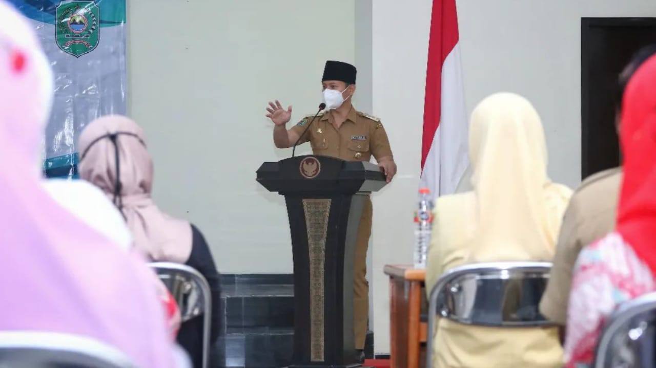 Bupati Trenggalek, Mochamad Nur Arifin, memberi sambutan