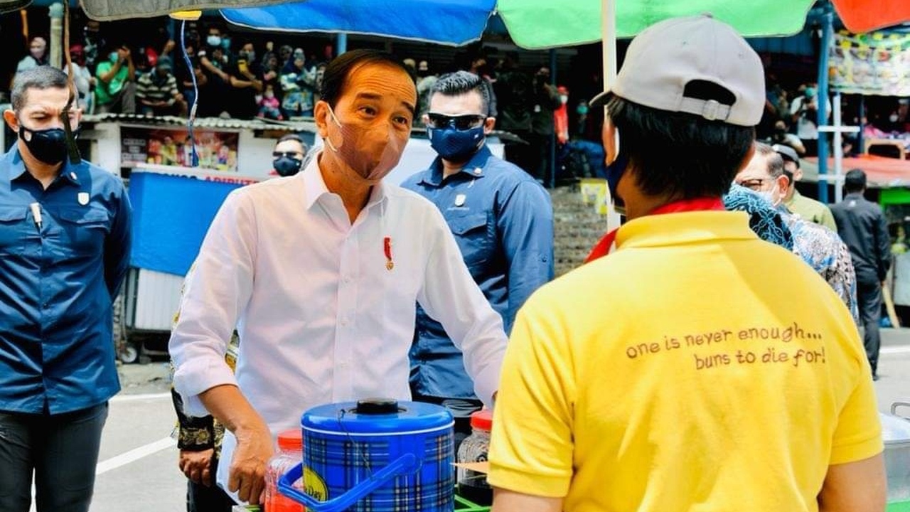 Presiden Jokowi mengunjungi pedagang di Bandung