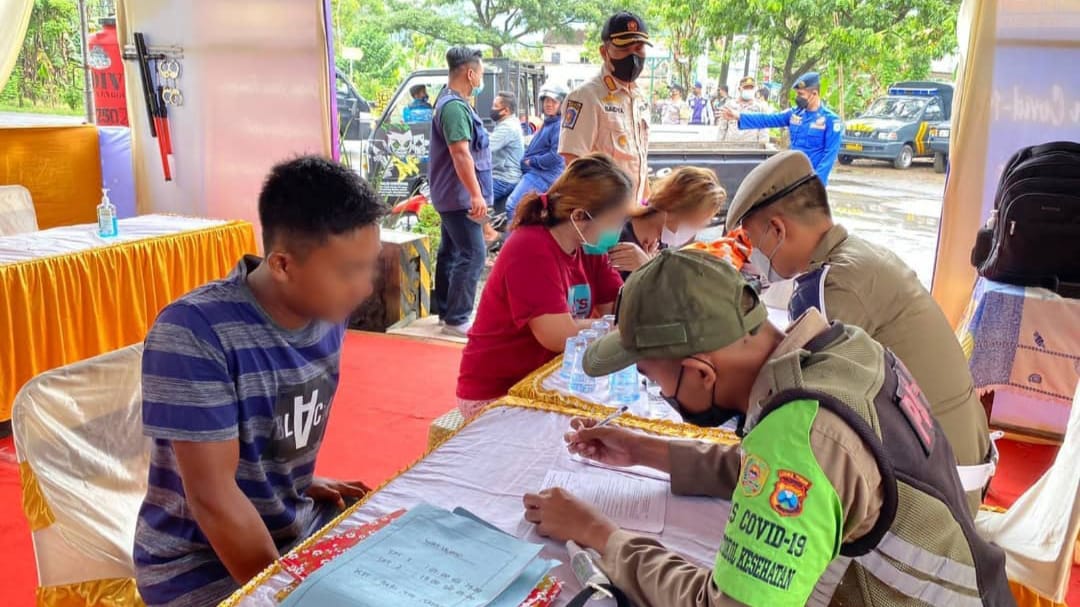 Warga Trenggalek yang Tidak Pakai Masker Dapat Sanksi Nyanyi Lagu Kebangsaan