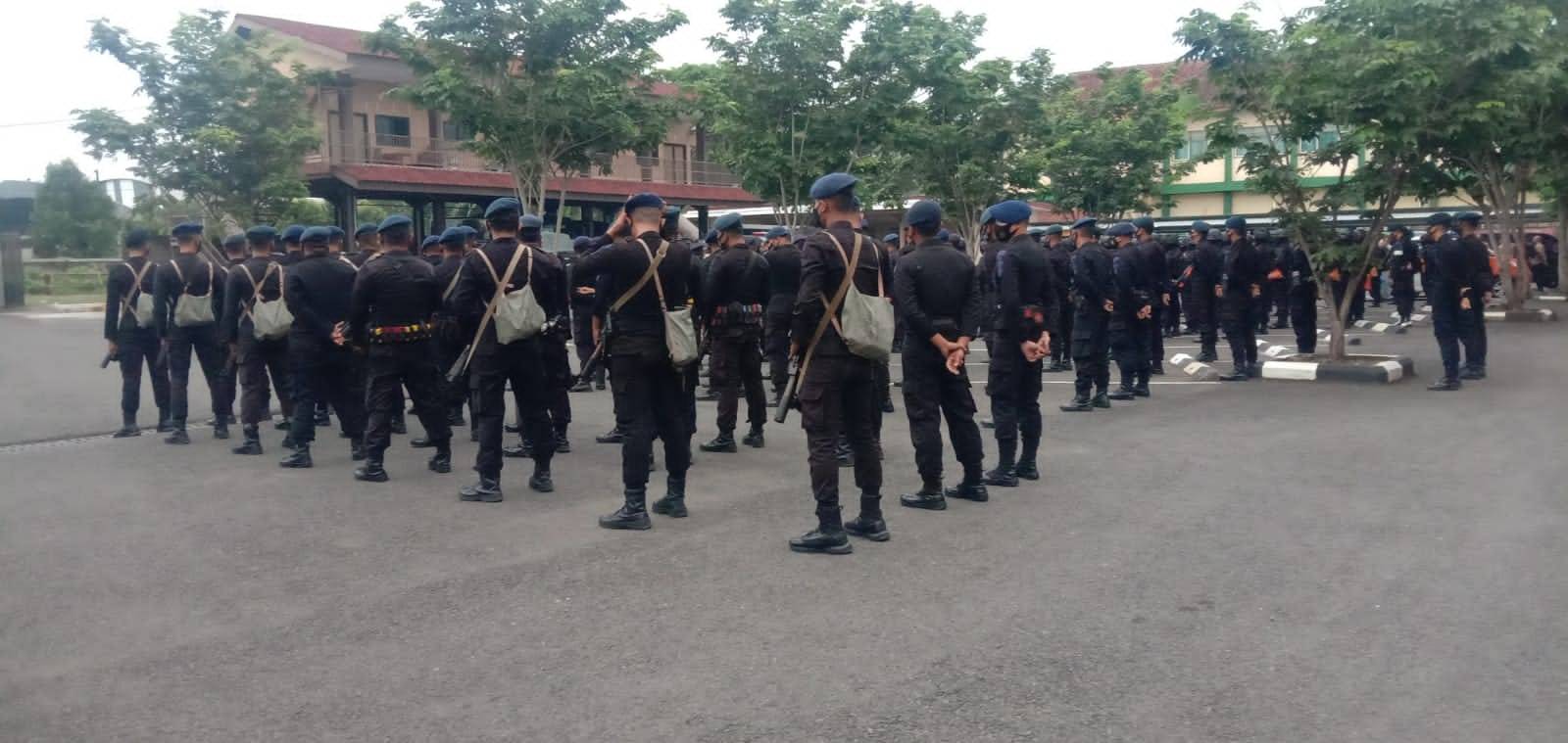 Ribuan polisi yang siap mengepung warga Desa Wadas