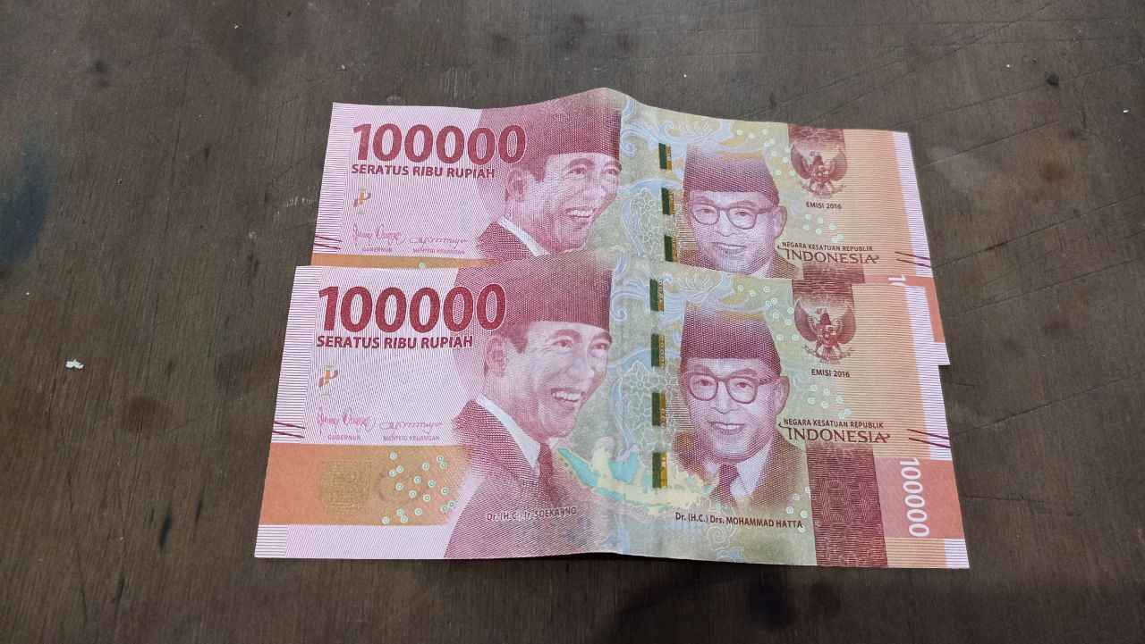 Pecahan uang Rp. 100 ribu