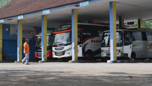 Jelang Hari Raya Idul Fitri 1443 H, Terminal Bus Trenggalek Masih Sepi Pemudik