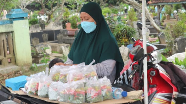 Ramai Saat Ramadhan, Penjual Bunga Sekar Trenggalek Raup Untung Ratusan Ribu Setiap Hari 