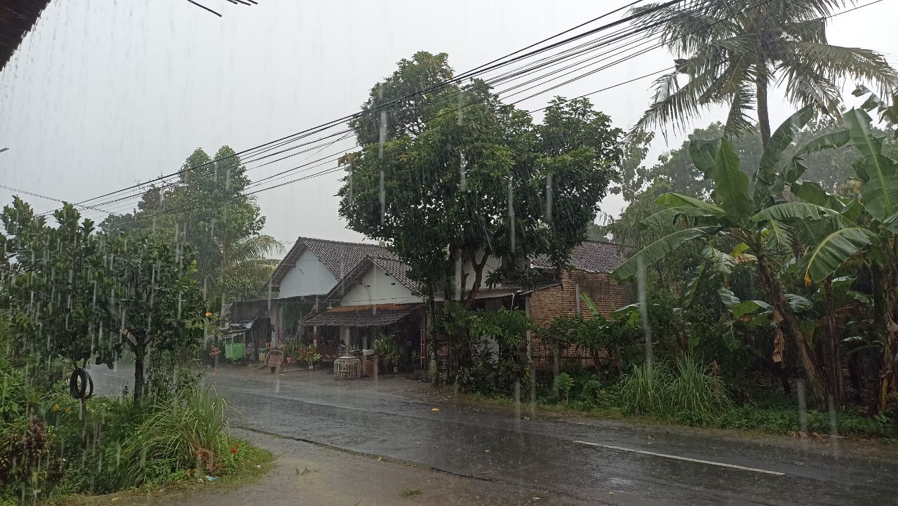 Hujan badai di Kecamatan Karangan, Kabupaten Trenggalek